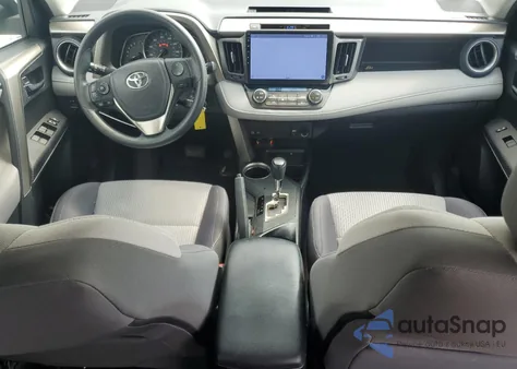 2015 Toyota Rav4 Xle z USA, uszkodzony, nr VIN 2T3WFREV5FW131107